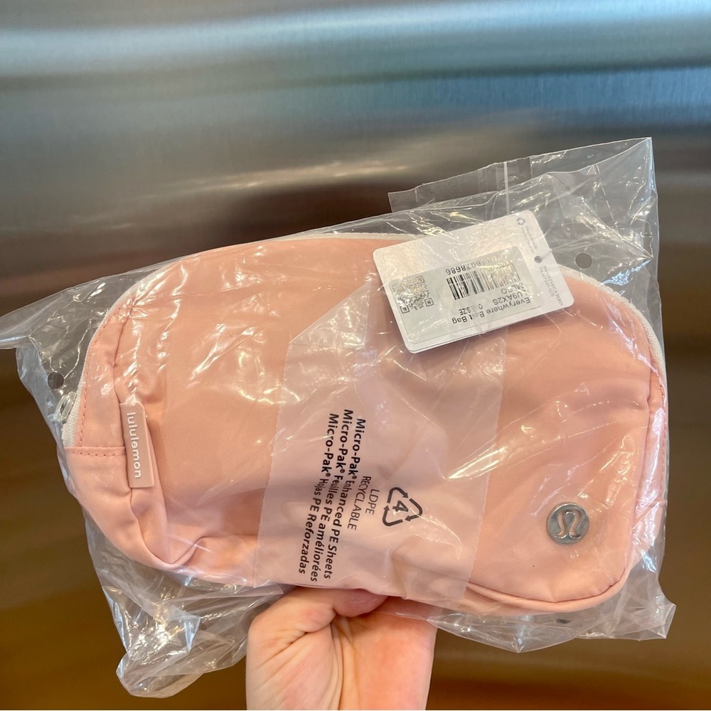 NWT Melon Sorbet Lululemon Everywhere Belt bag silver hardware logo 1L size pink - Picture 12 of 14